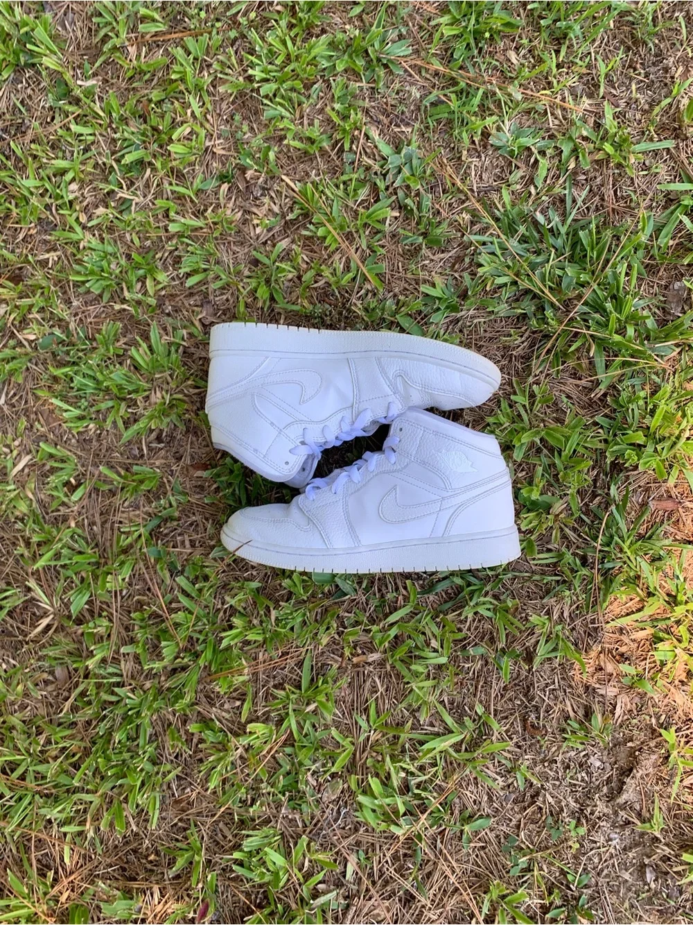 Kids Jordan 1 size 7 concrete white